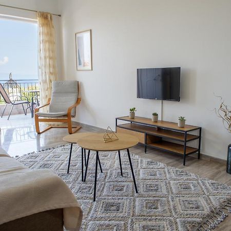 Almyros Aktis Seaview Apartment Kalamáta Buitenkant foto