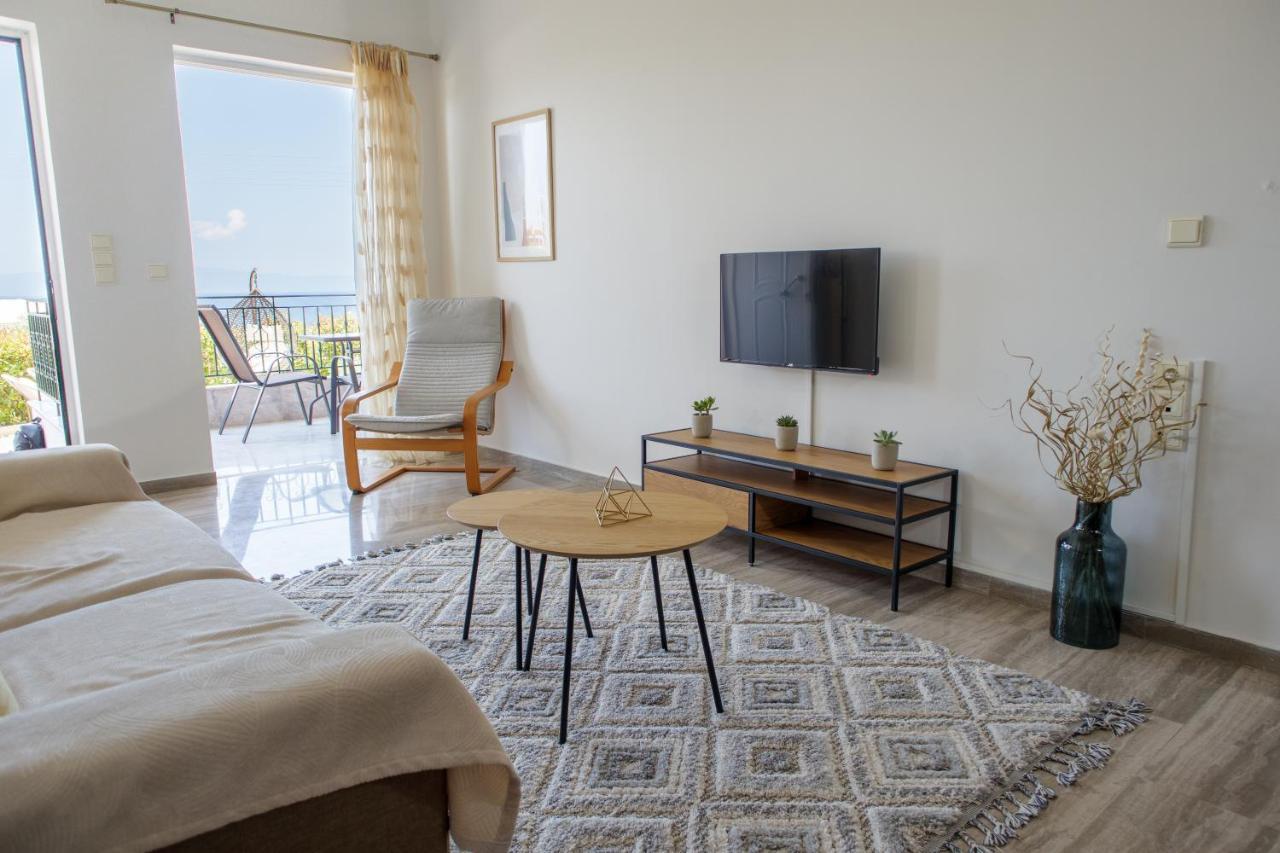 Almyros Aktis Seaview Apartment Kalamáta Buitenkant foto
