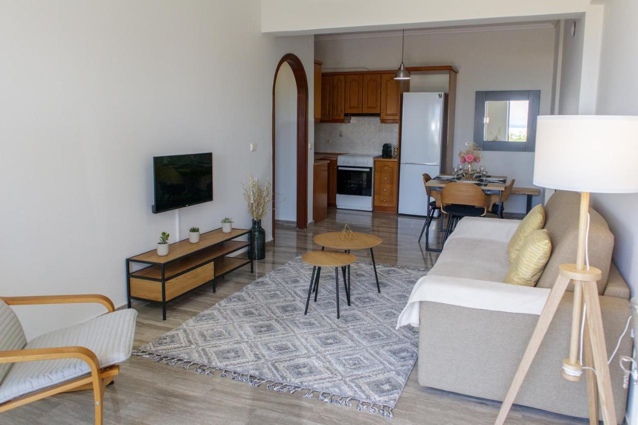 Almyros Aktis Seaview Apartment Kalamáta Buitenkant foto